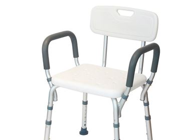 תמונה של כסא רחצה עם ידיות בתקן CE 